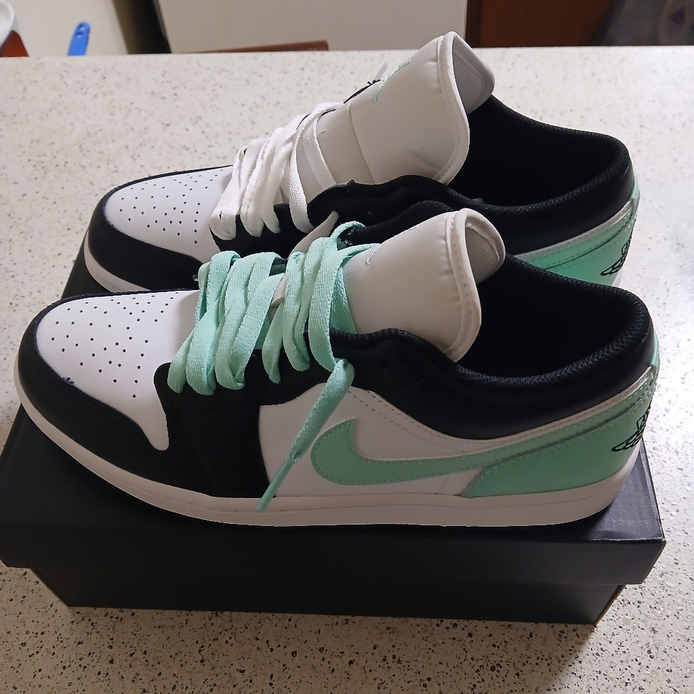Nike Men's Black and Mint Sneakers